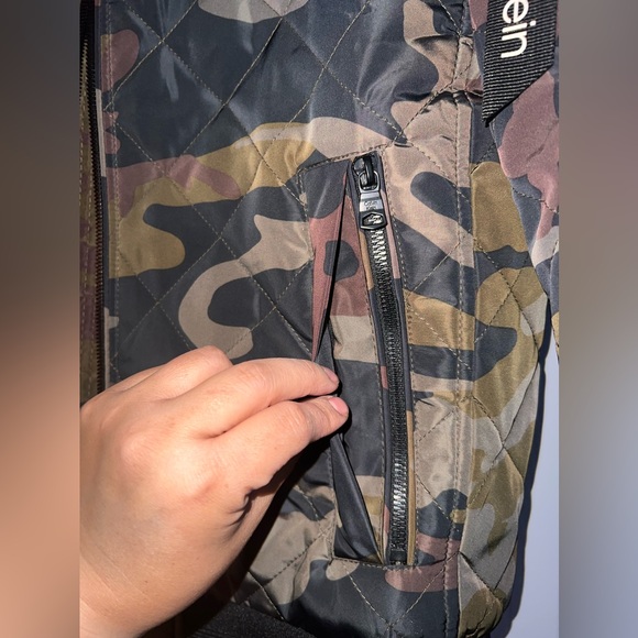 🪖NWT Men’s Calvin camo quilted jacket in medium - Picture 2 of 8